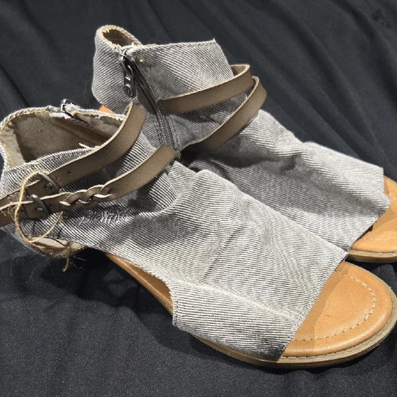 Stylish Gray Sandals for Women - Picture 9 of 9
